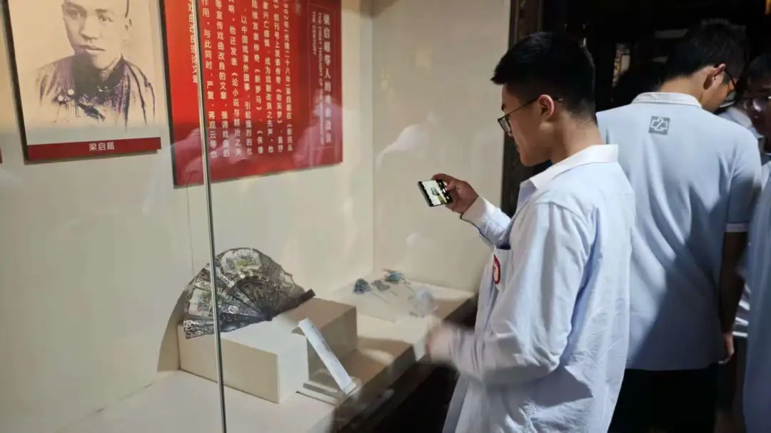 4fddc37d690ed7a800fdf7e71bf5c77a.jpg